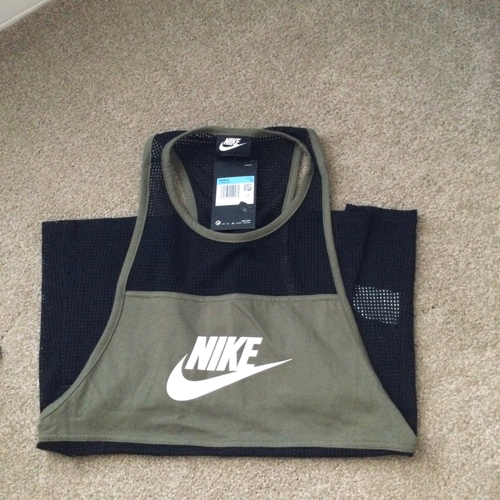 NIKE- Work Out Tank *NWT*